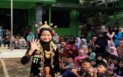 Semarakkan Hari Kartini 2026, Siswa MIN 5 Semarang Tampil Memukau dengan Busana Adat Nusantara
