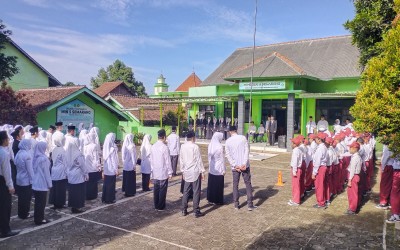 Upacara HAB Kemenag ke 79 dan Potong Tumpeng Bersama
